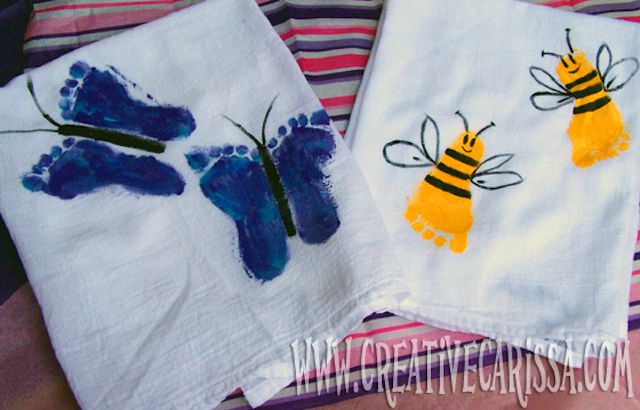 蝴蝶和蜜蜂的足迹在烹饪毛巾