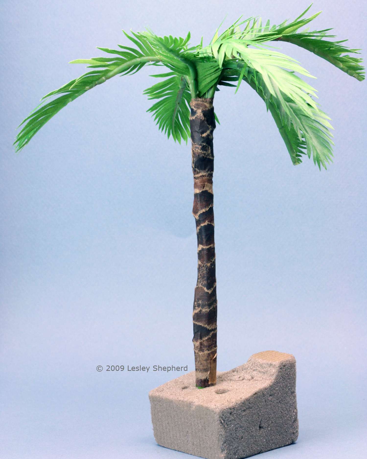 比例模型棕榈树织物制成的树叶和纸
