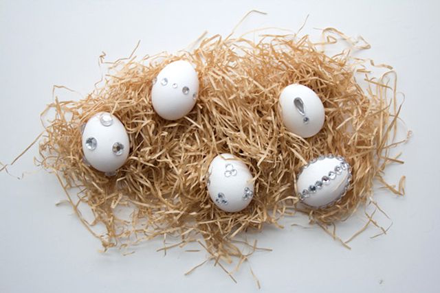 DIY莱茵石覆盖复活节彩蛋