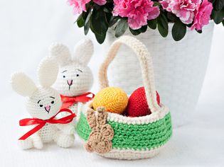 DIY钩针白色复活节兔子