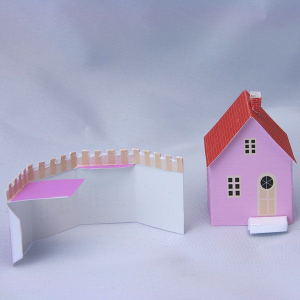 一个简单的小屋和锯齿状的添加，打印的迷你娃娃圣诞N级火车。