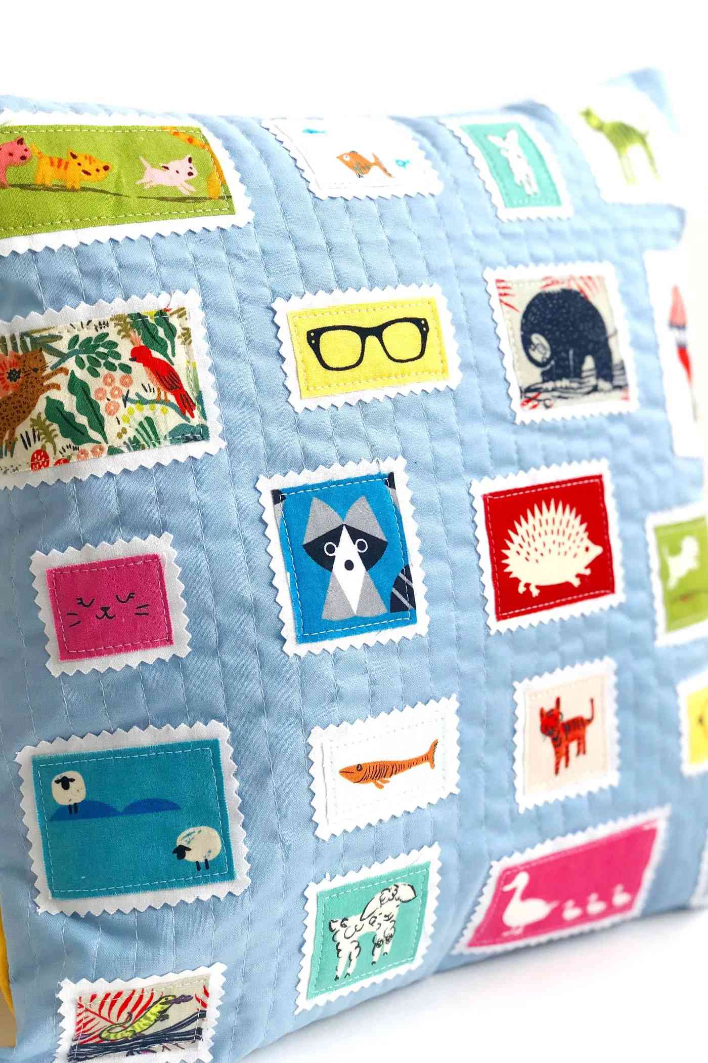 一个枕头与织物邮票