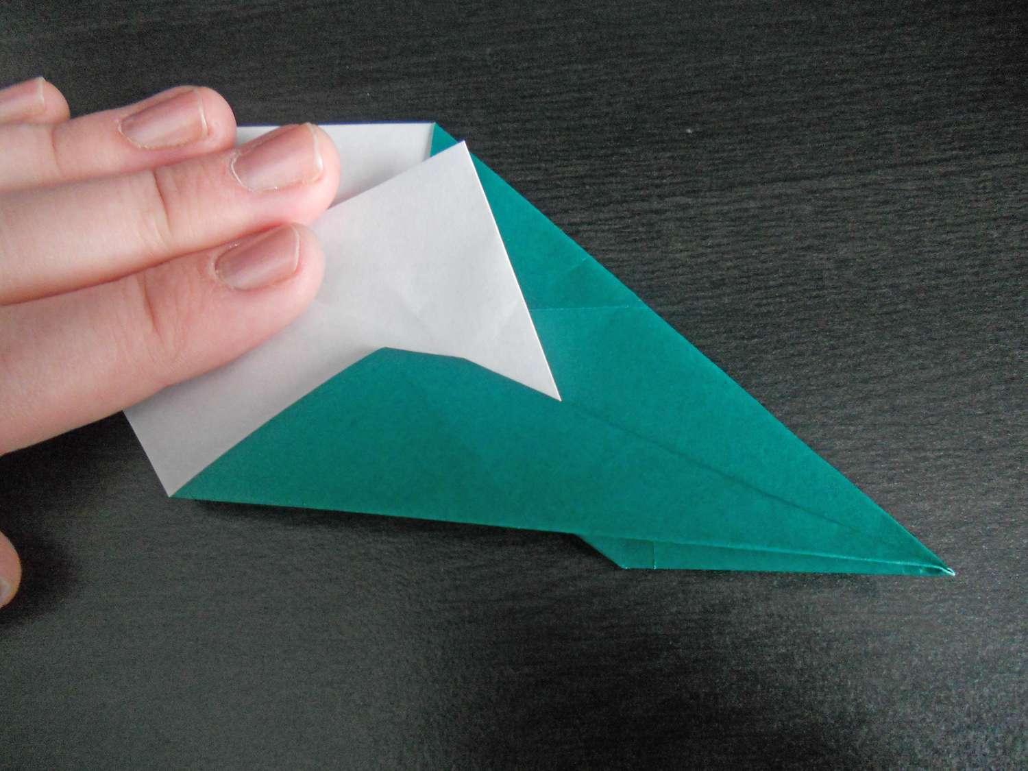 简单的纸飞机的翅膀