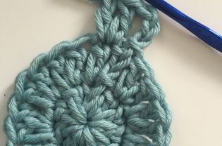 Double Crochet Circle, Round 3