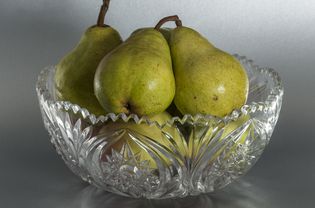 梨在美国切割玻璃碗